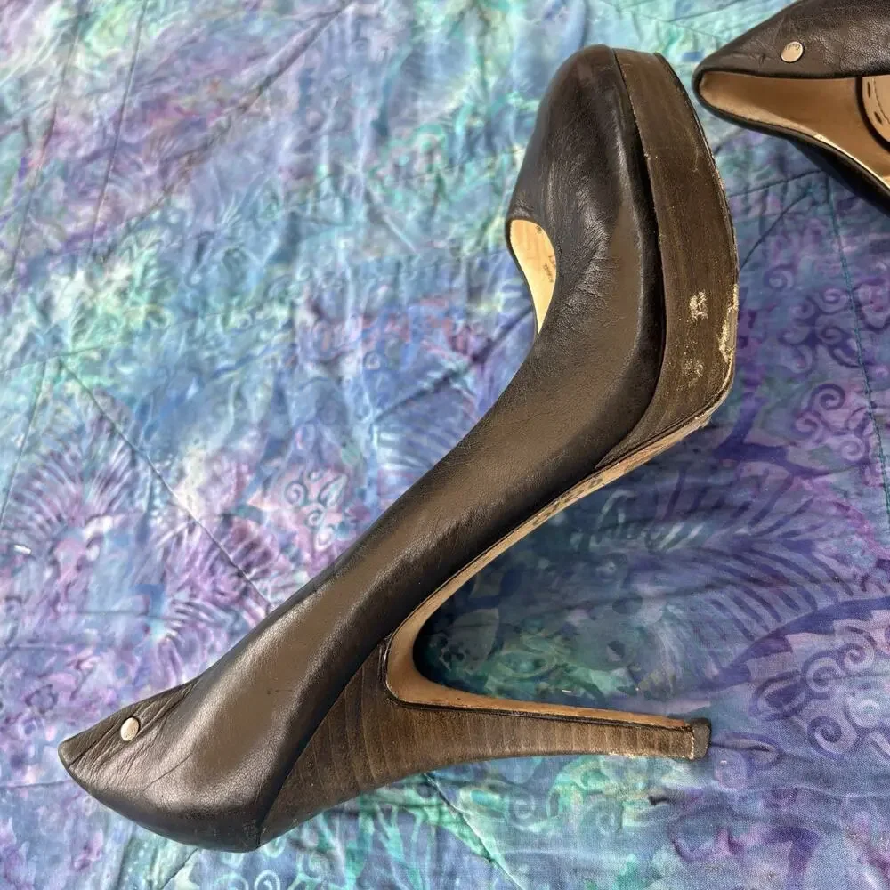 Coach Black Leather Closed Toe Pumps Women’s Size 9 FAIR WORN LOVED Classic